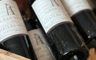 un verre de chateau latour 1970 accompagne du celebre pate croute d arnaud nicolas